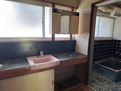 1966 Kiryu Property with 4 Structures on 160+ Tsubo — Image 4, Kiryu, Gunma