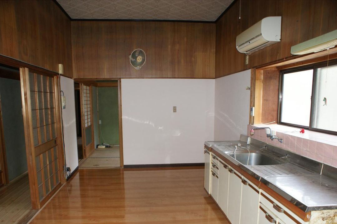 Renovated 6DK Traditional House with Land for Sale in Nahari, Kochi - Thumbnail 4