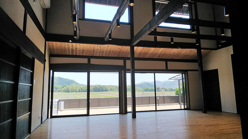 Renovated Kominka with Vaulted Ceiling in Kyoto's Minamiyama - Thumbnail 2