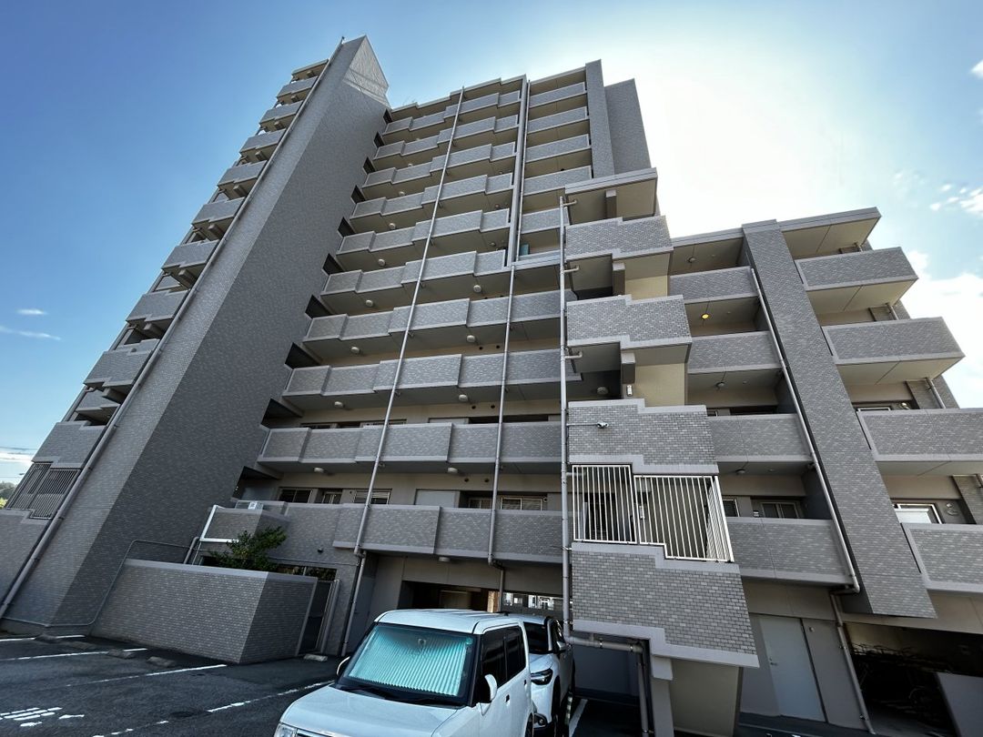 4LDK Renovated Apartment for Sale in Hamada, Shimane Prefecture - Thumbnail 2