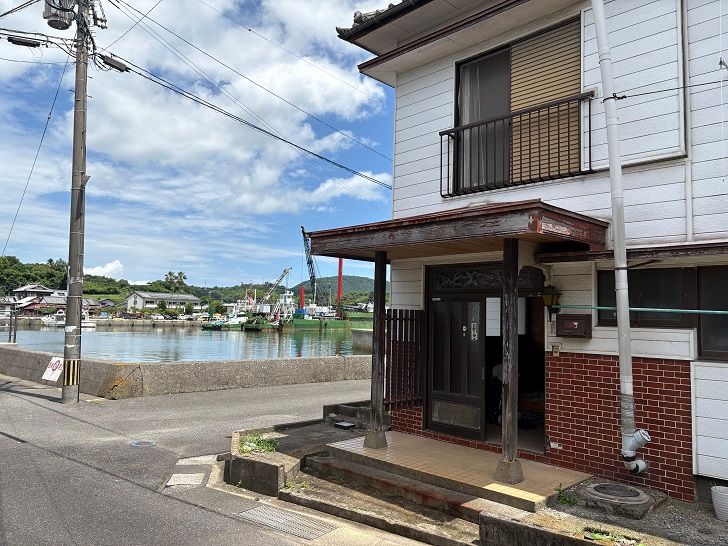 2-Story House for Sale in Oyano-machi, Kamiamakusa City - Thumbnail 2
