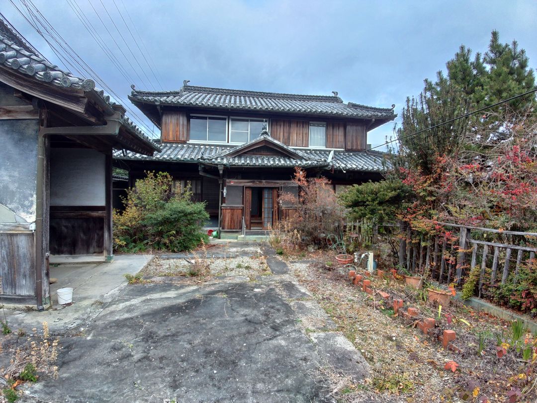 Traditional Kominka with Farmland in Yoshinogawa, Tokushima - Thumbnail 2