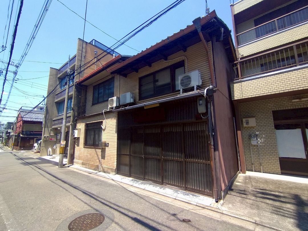 Large Historic Kyoto Machiya for Sale in Shijo Omiya - Thumbnail 2