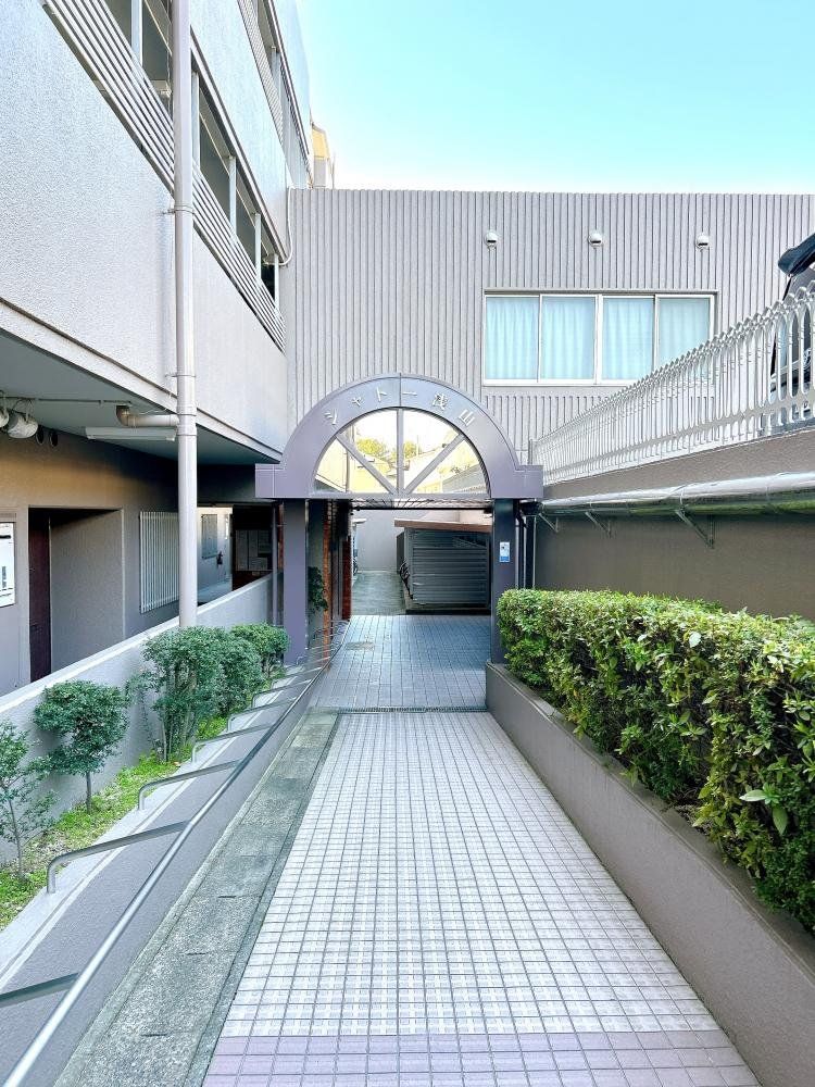 Renovated 3LDK Apartment in Kasugai, Aichi - 77m² - Thumbnail 4