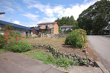 Land for Sale in Kijimadaira Village, Nagano with Mountain Views - Thumbnail 3