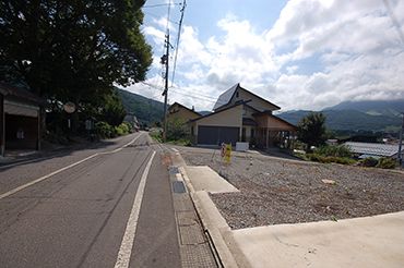 Land for Sale in Kijimadaira Village, Nagano with Mountain Views - Thumbnail 2