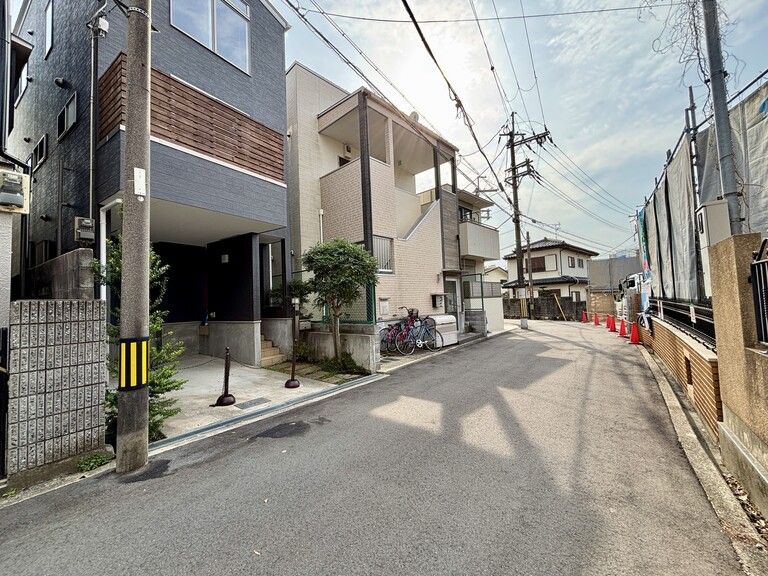 3LDK House for Sale in Ishibashi, Ikeda City, Osaka - Thumbnail 2
