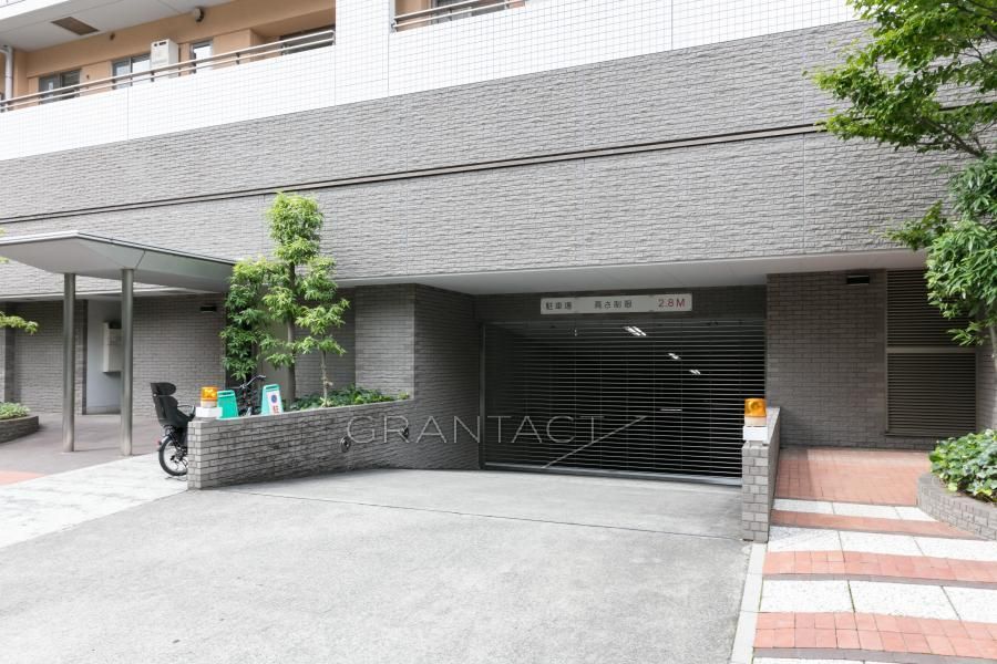 Shibuya Ains 2LDK Apartment for Sale in Central Tokyo - Thumbnail 4
