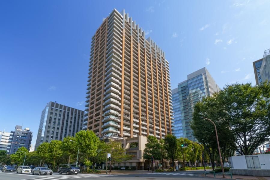 Tokyo Park Tower 3LDK Apartment in Chiyoda, Tokyo - Image 1