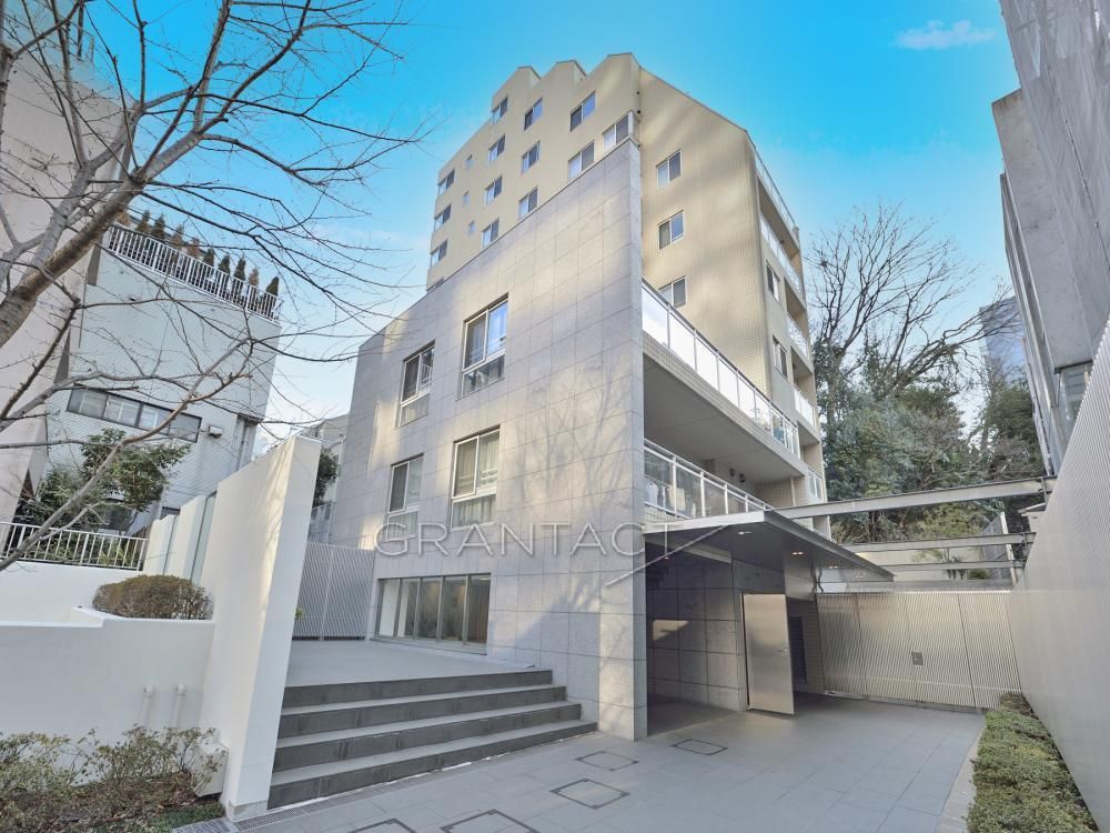 BRANZ Akasaka 3LDK Condo | Renovated 2025 | Minato Tokyo - Image 1