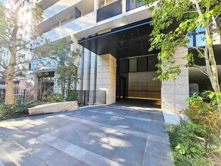 Brand New 3LDK Apartment for Sale in Bunkyo, Tokyo - Thumbnail 4
