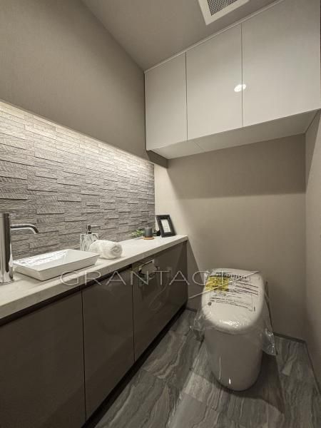 Jingumae 5-chome Blanche 2LDK Apartment for Sale in Shibuya - Thumbnail 4