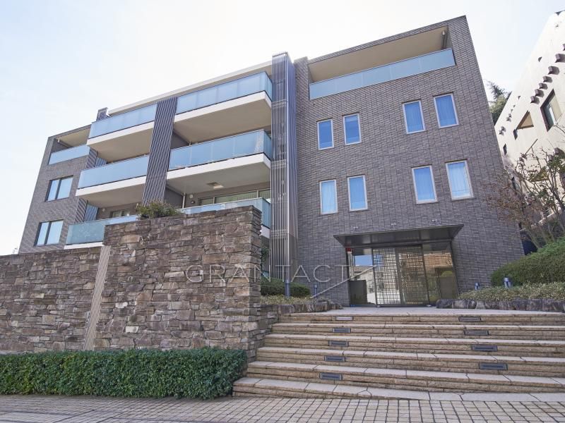 Motozabu Park House 3LDK with Tokyo Tower View | Minato, Tokyo - Image 1