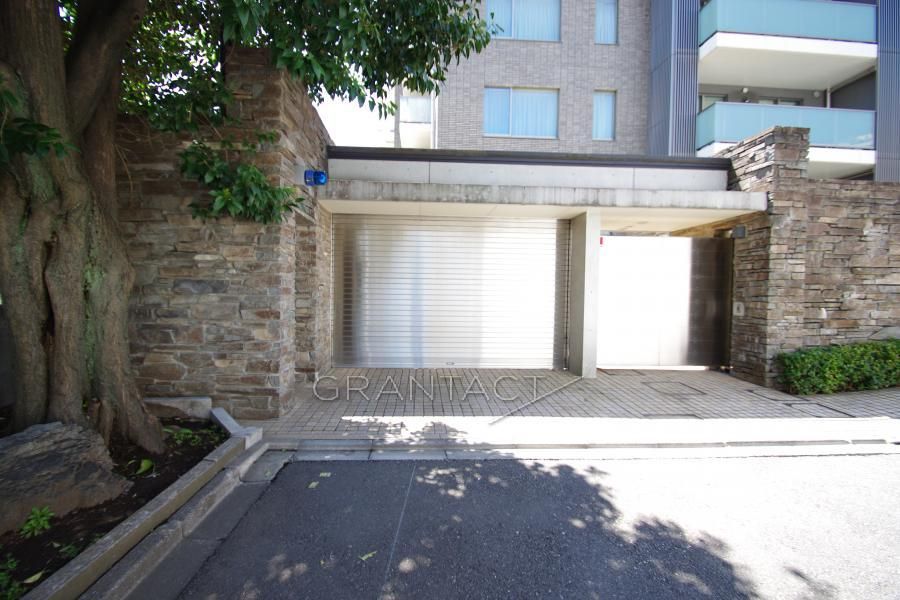 Motozabu Park House 3LDK with Tokyo Tower View | Minato, Tokyo - Thumbnail 2