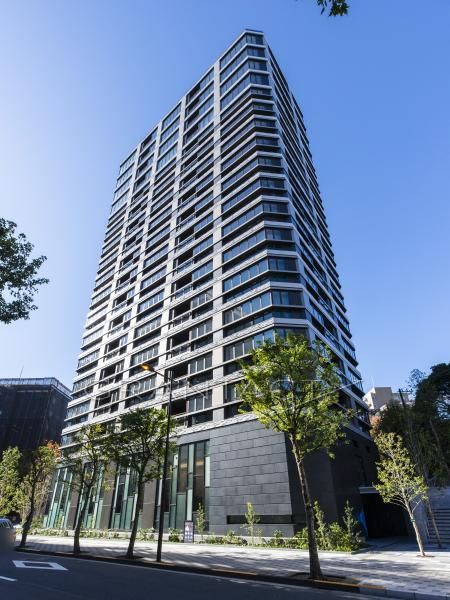 Brillia Ichibancho 3LDK Apartment for Sale in Chiyoda, Tokyo - Image 1