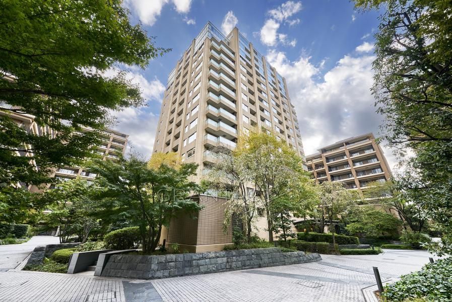 Hiroo Garden Forest Sakura Residence A 2LDK Apartment for Sale - Image 1