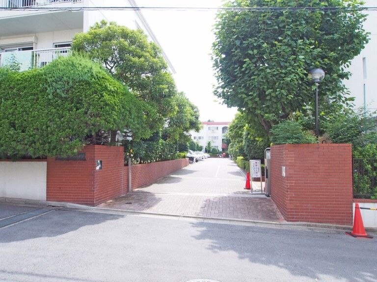 Renovated 3LDK Apartment in Setagaya, Tokyo 68.80m² - Thumbnail 4