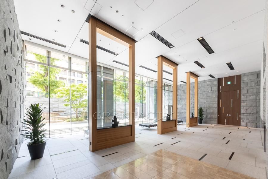 Brands Yonbancho 2LDK Apartment for Sale in Chiyoda, Tokyo - Thumbnail 3