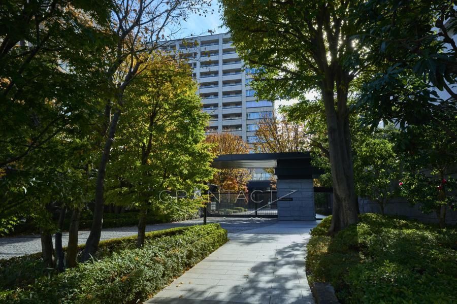 Brands Yonbancho 2LDK Apartment for Sale in Chiyoda, Tokyo - Thumbnail 2