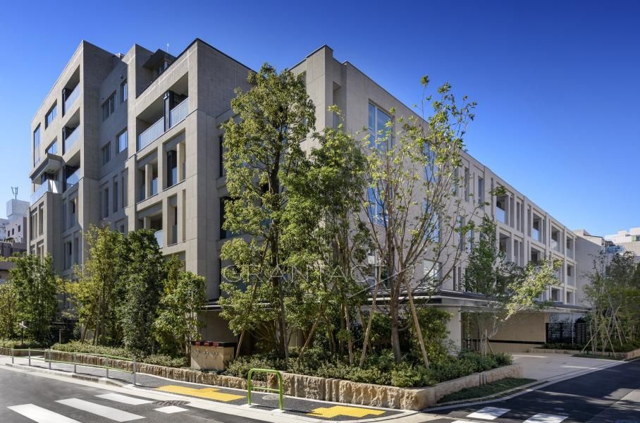 The Parkhouse Gran Minami-Aoyama 2LDK for Sale in Tokyo - Thumbnail 2