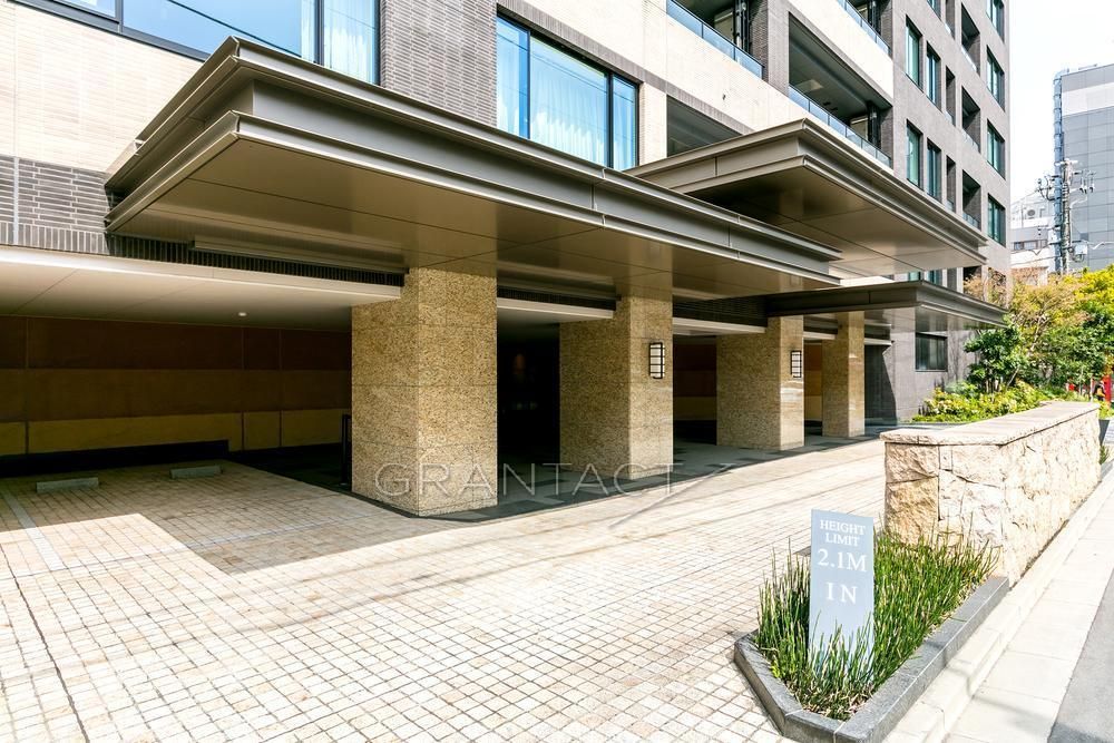 The Parkhouse Gran Minami-Aoyama 2LDK for Sale in Tokyo - Thumbnail 3