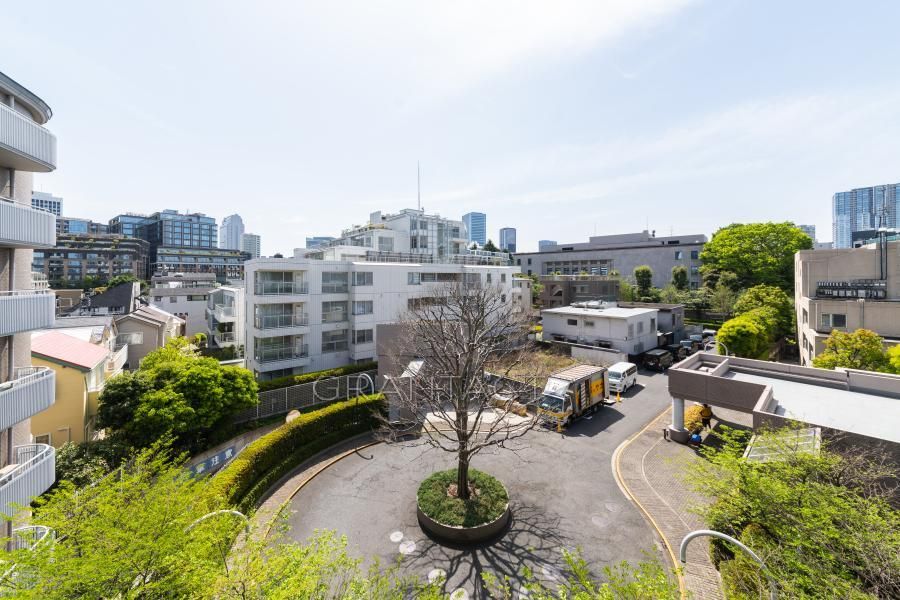 Mita Seifu Garden 2LDK Apartment for Sale in Minato, Tokyo - Thumbnail 2