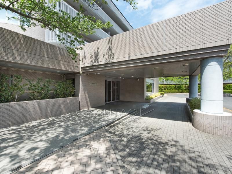 Mita Seifu Garden 2LDK Apartment for Sale in Minato, Tokyo - Thumbnail 3