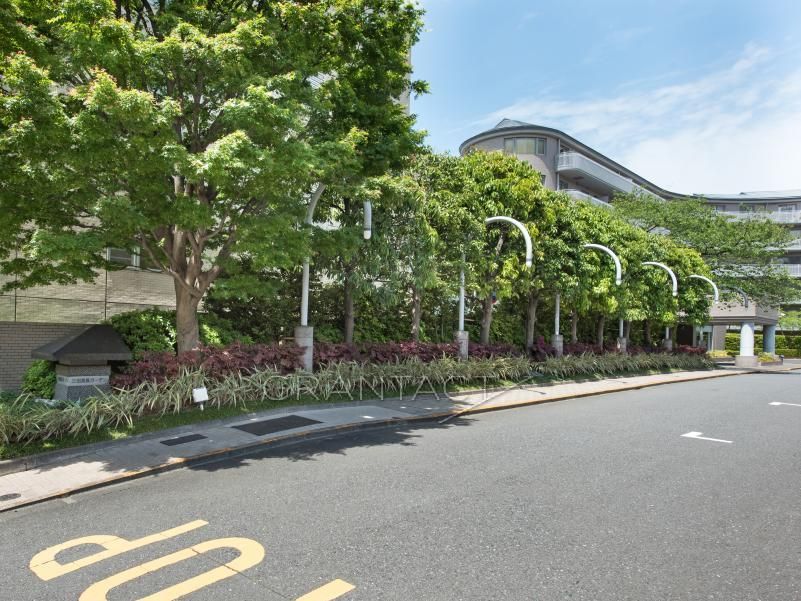 Mita Seifu Garden 2LDK Apartment for Sale in Minato, Tokyo - Thumbnail 4