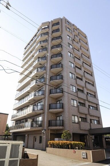 Renovated 3LDK Apartment in Villeneuve Kotoni II, Sapporo - Thumbnail 3