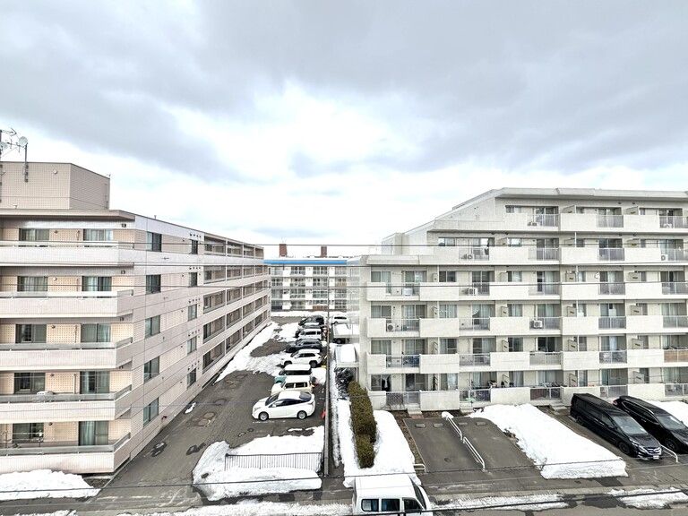 Renovated 3LDK Apartment in Villeneuve Kotoni II, Sapporo - Thumbnail 4