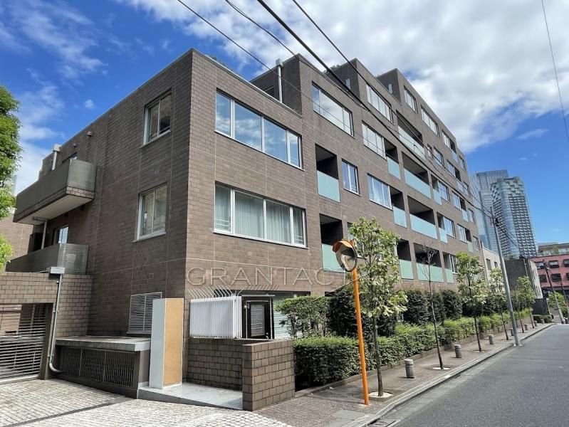 Parkhouse Akasaka Shinsaka 2LDK Apartment for Sale in Minato, Tokyo - Image 1