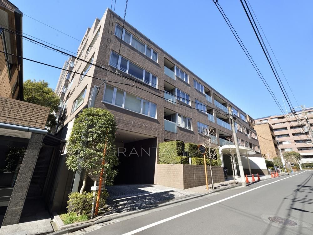 Parkhouse Akasaka Shinsaka 2LDK Apartment for Sale in Minato, Tokyo - Thumbnail 3