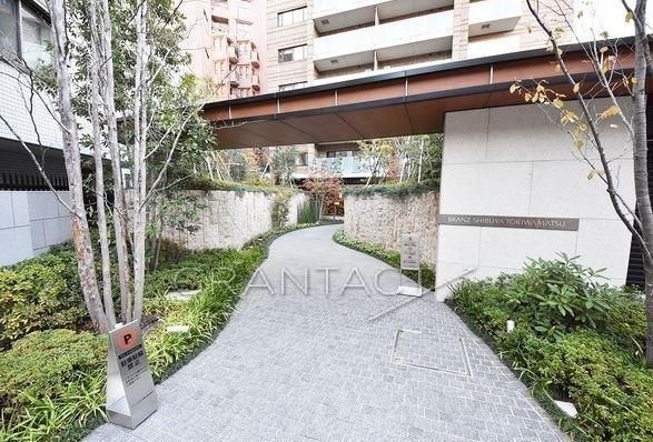 BRANZ Shibuya Tokiwamatsu 3LDK Apartment for Sale in Tokyo - Thumbnail 4
