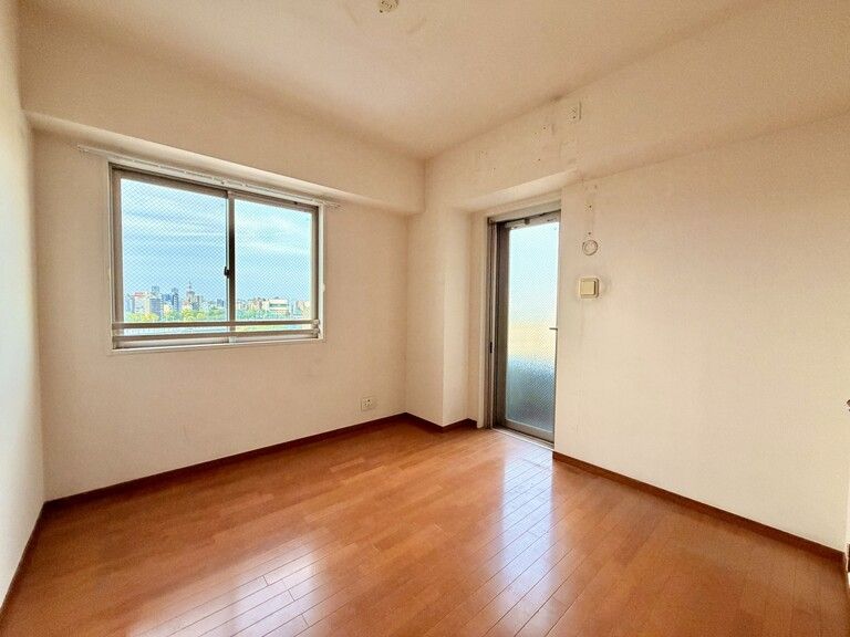 Renovated 2LDK Top-Floor Apartment in Sumida, Tokyo - Thumbnail 4