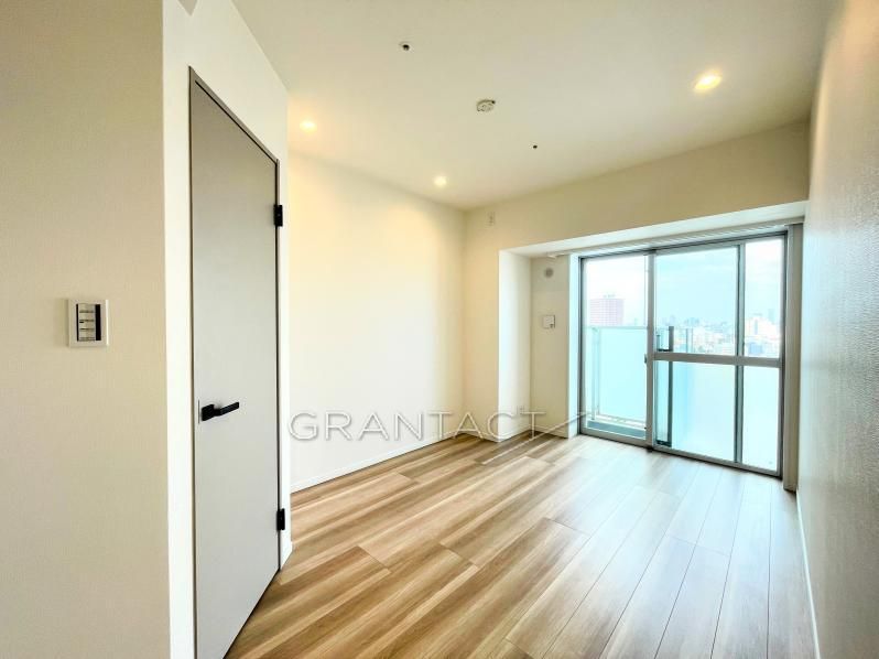 Lions Yotsuya Tower Gate 2LDK Apartment for Sale in Shinjuku, Tokyo - Thumbnail 3