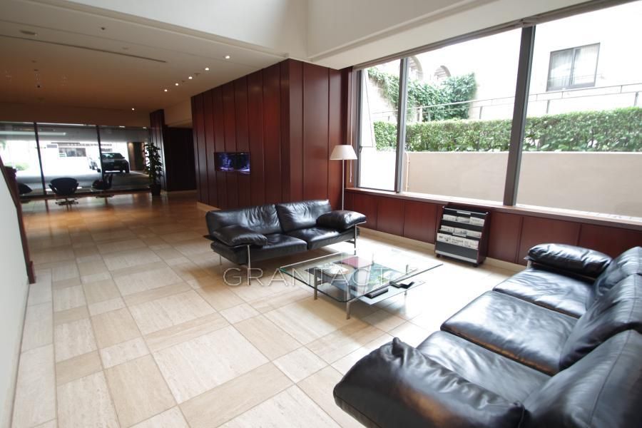 2LDK Apartment for Sale in Motoazabu, Minato-ku, Tokyo - Thumbnail 4