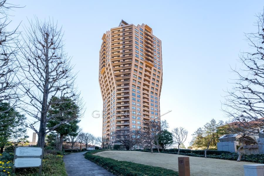 2LDK Apartment for Sale in Motoazabu, Minato-ku, Tokyo - Thumbnail 2