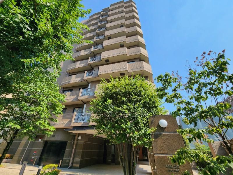 Laurel Court Sanbancho 3LDK Apartment for Sale in Chiyoda, Tokyo - Thumbnail 2