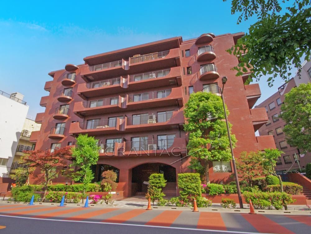 Palais Royal Rokubancho 2LDK Apartment for Sale in Chiyoda, Tokyo - Image 1