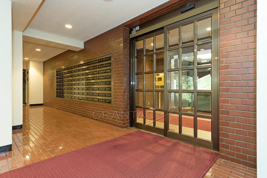 Palais Royal Rokubancho 2LDK Apartment for Sale in Chiyoda, Tokyo - Thumbnail 4