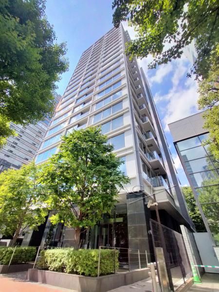 Courte Resident Tower 3LDK Apartment for Sale in Bunkyo, Tokyo - Image 1