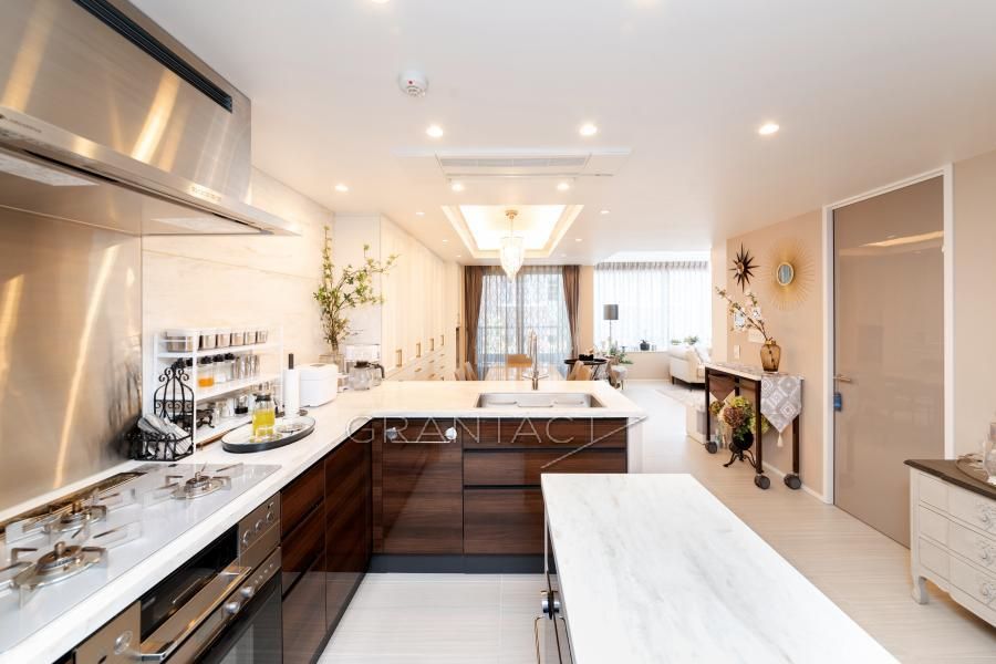 3LDK Apartment for Sale in Minato-ku, Tokyo - 125 sqm - Thumbnail 2