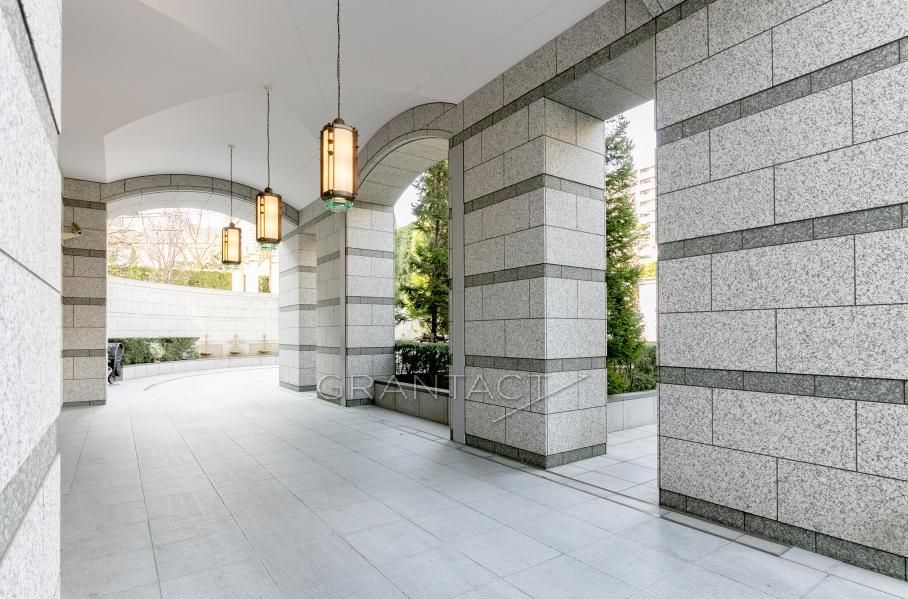 Azabu Kasumicho Park Mansion 3LDK for Sale in Nishi-Azabu - Thumbnail 2
