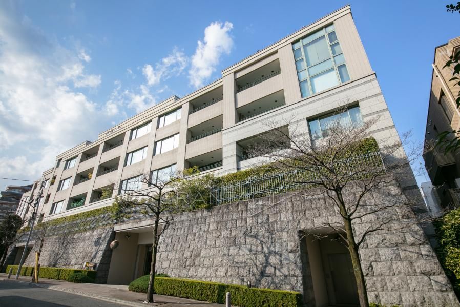 Azabu Kasumicho Park Mansion 3LDK for Sale in Nishi-Azabu - Thumbnail 4