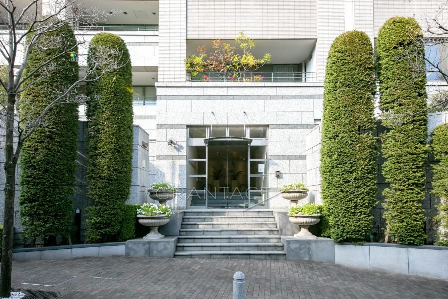 Azabu Kasumicho Park Mansion 3LDK for Sale in Nishi-Azabu - Thumbnail 3