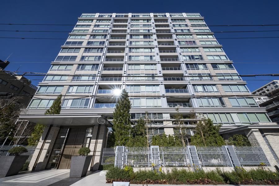 Park Court Chiyoda Yonbancho 2LDK Apartment for Sale - Thumbnail 4