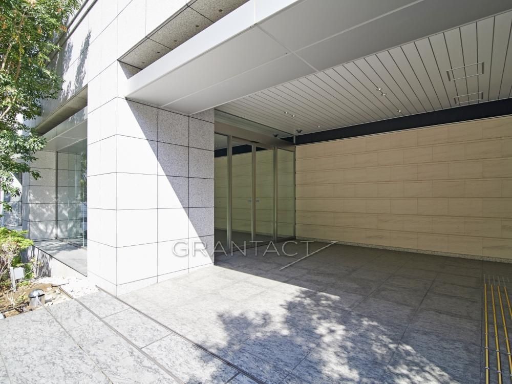 SAION SAKURAZAKA 4LDK Apartment for Sale in Akasaka, Tokyo - Thumbnail 3