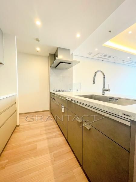 The Parkhouse Gran Sanbancho 3LDK Apartment for Sale in Chiyoda - Thumbnail 4