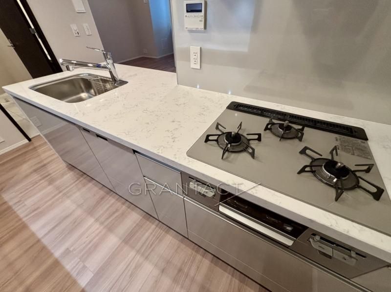 BLANZ Azabu-Juban 2LDK Apartment for Sale in Minato, Tokyo - Thumbnail 4