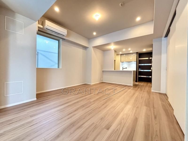 BLANZ Azabu-Juban 2LDK Apartment for Sale in Minato, Tokyo - Thumbnail 3